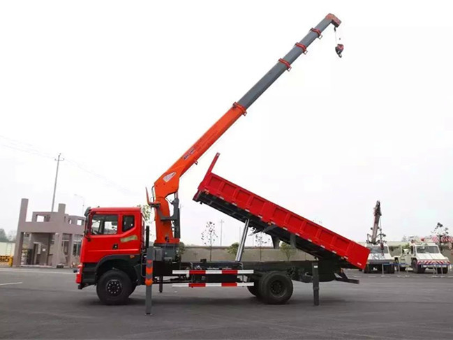 東風T5單橋隨車吊-帶自卸隨車吊